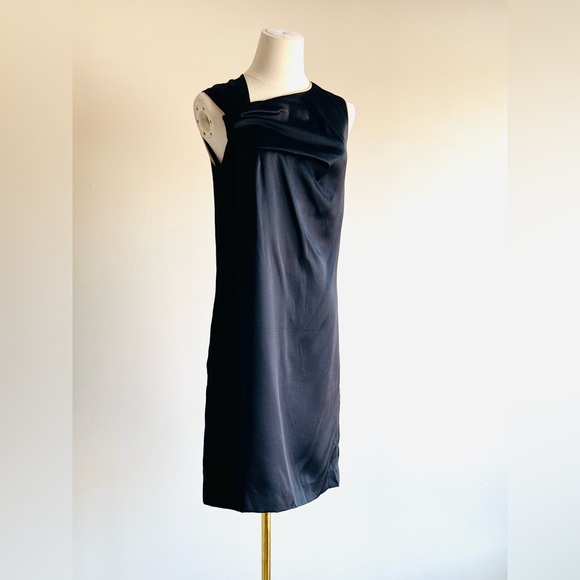 Vintage Chloe LBD draped shoulder sheath black silk dress contrast beige trim 34